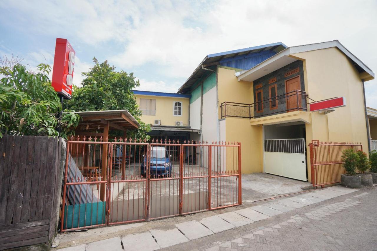Oyo 2656 Az Zahra Residence Syariah Surabaya Ngoại thất bức ảnh