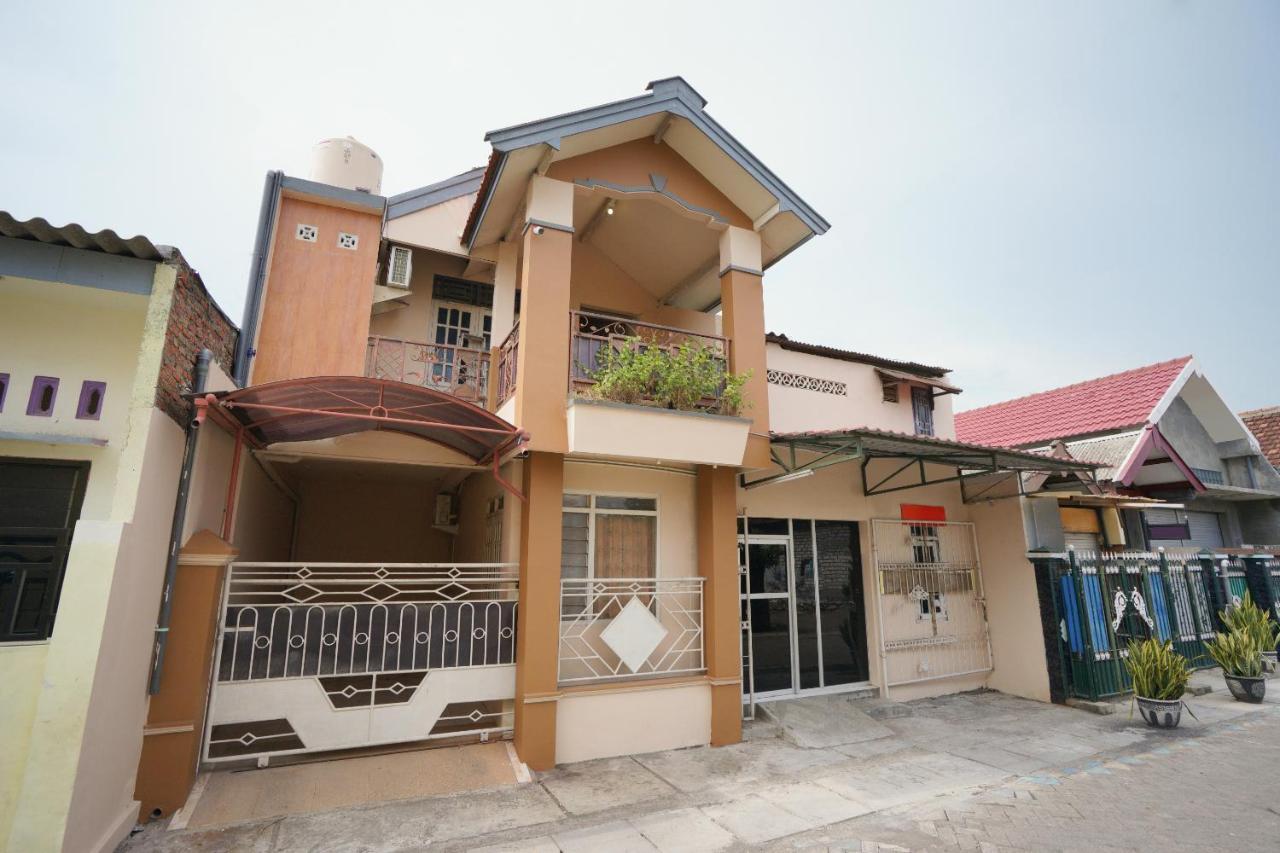 Oyo 2656 Az Zahra Residence Syariah Surabaya Ngoại thất bức ảnh