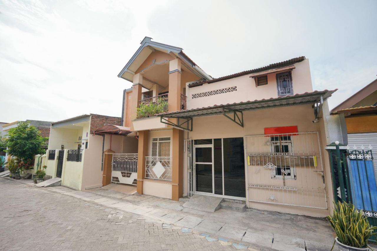 Oyo 2656 Az Zahra Residence Syariah Surabaya Ngoại thất bức ảnh